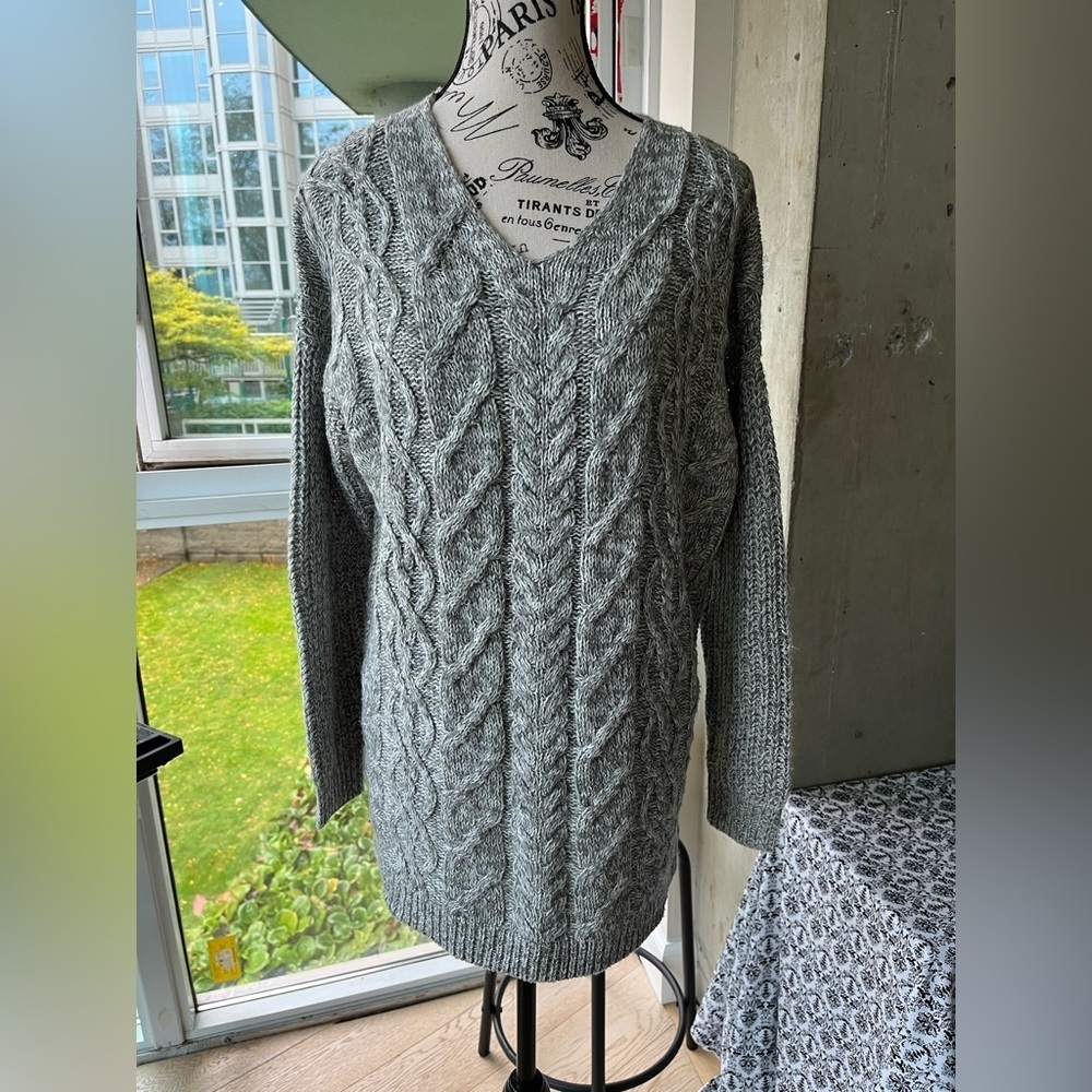 Suzy Shier acrylic sweater size M